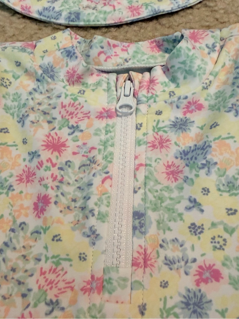 Baby GAP Floral Rash Guard Swim Set & Sun Hat 0-6M Like New - Picture 3 of 9